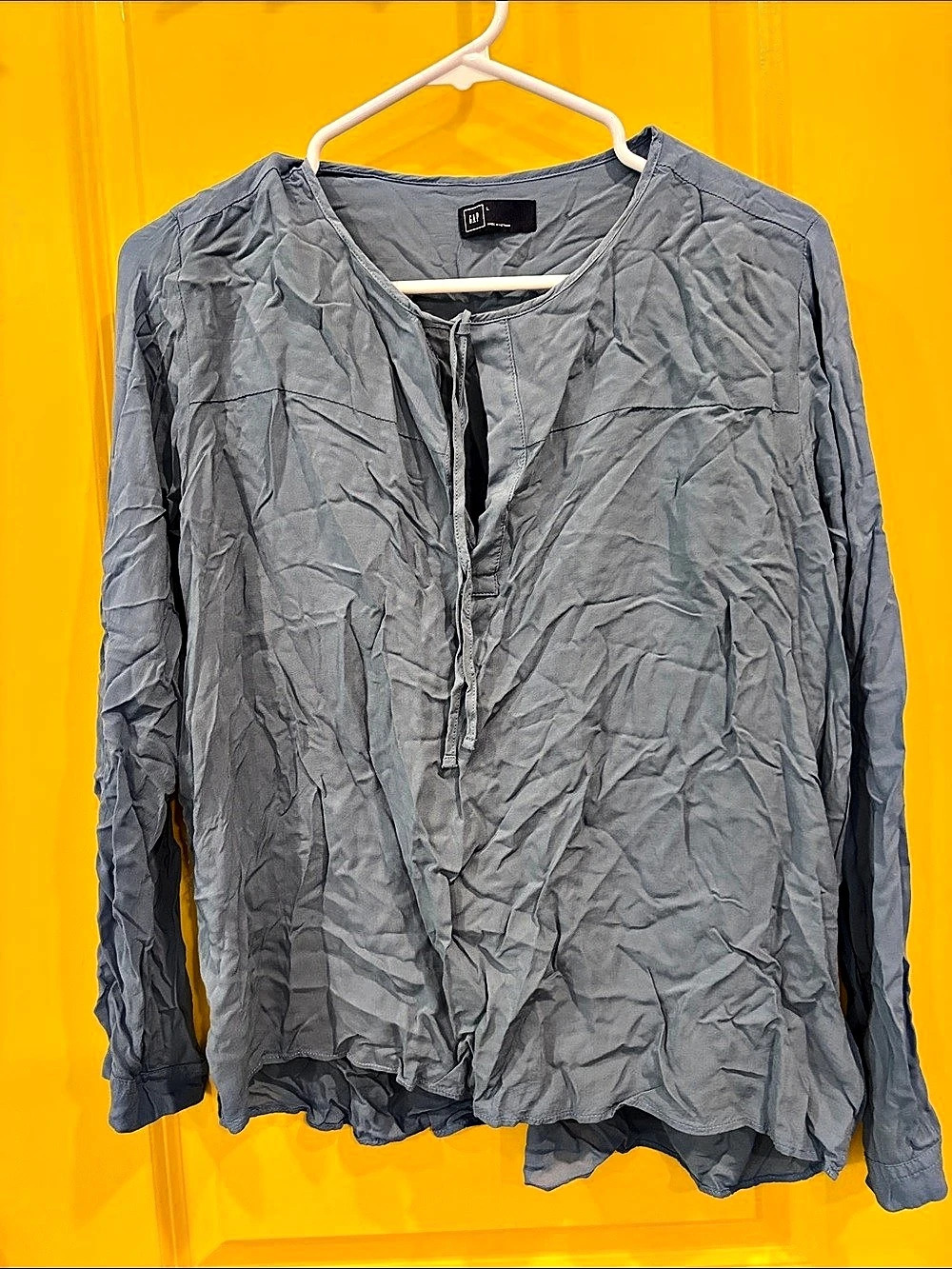 Gap blue V-Neck Blouse Size Large Like New